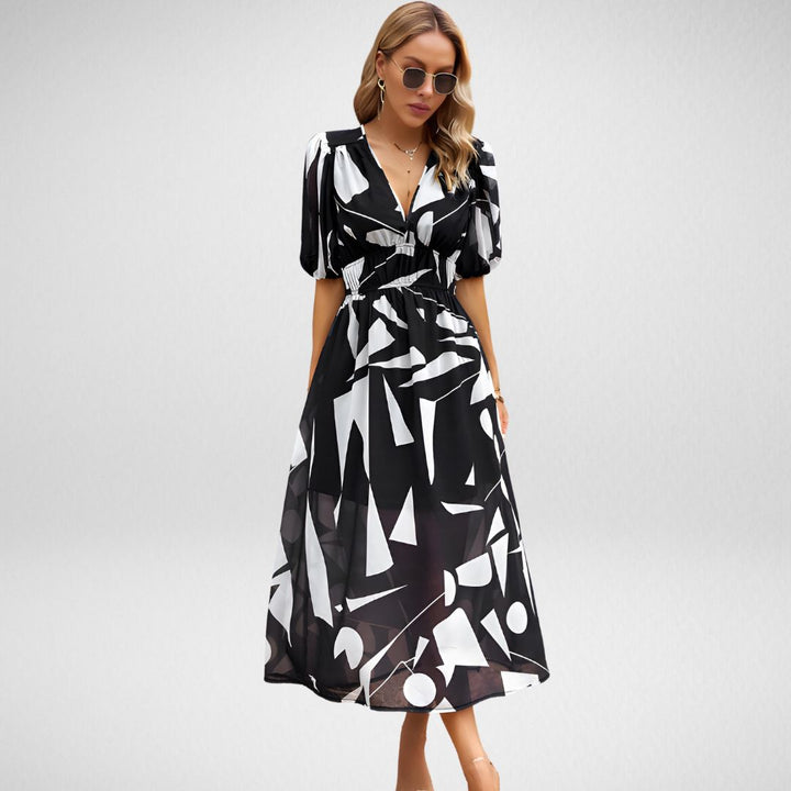 Stella - Charming dress with V-neckline
